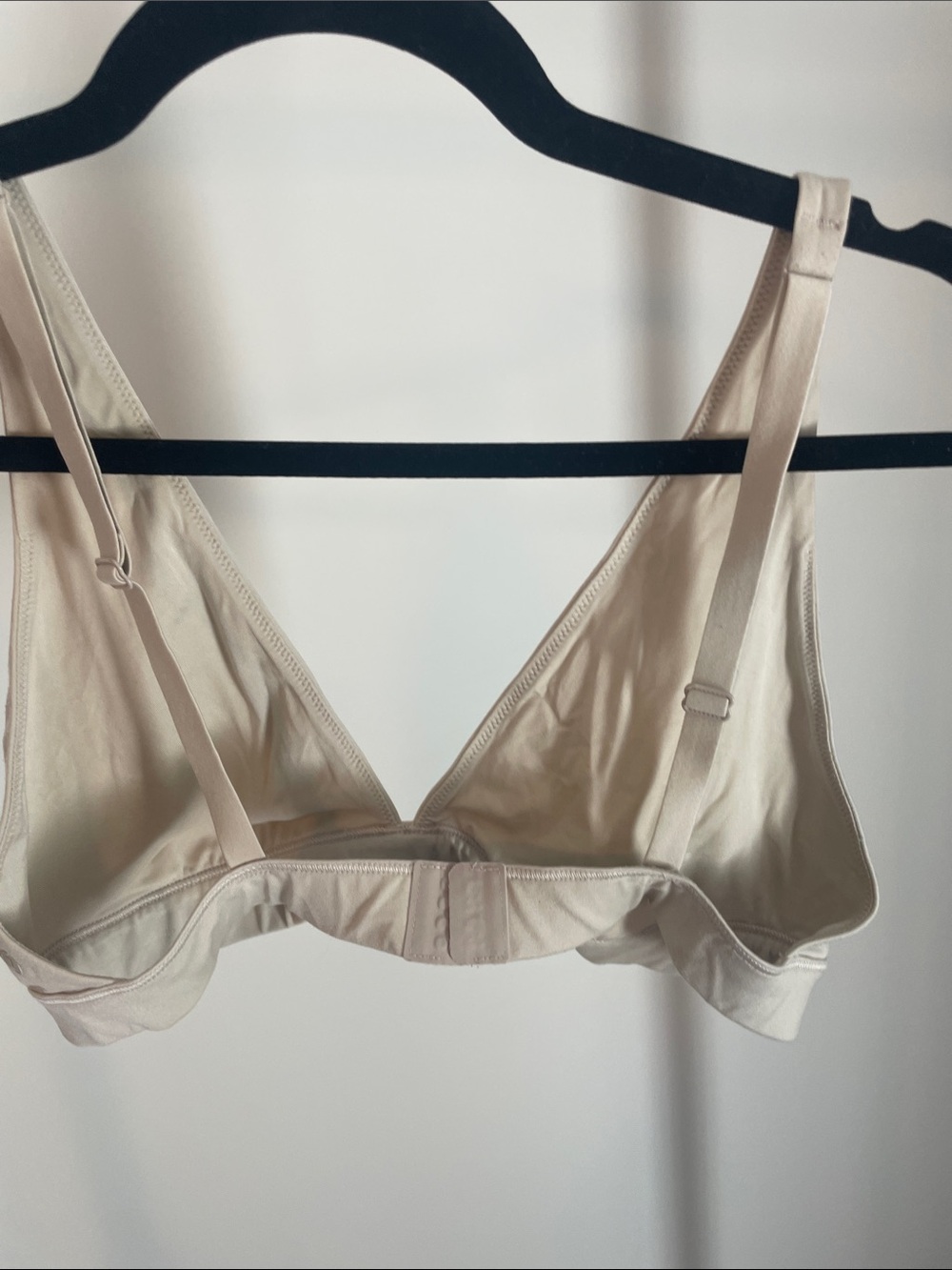 Lululemon Everyday Plunge Bralette in Nude - Picture 3 of 4